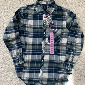 NWT, Women’s Gap flannel shirt size small.